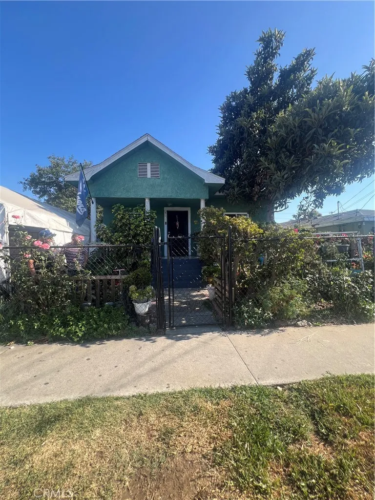 1734 E 63rd Street, Los Angeles, California 90001 home-pic-0